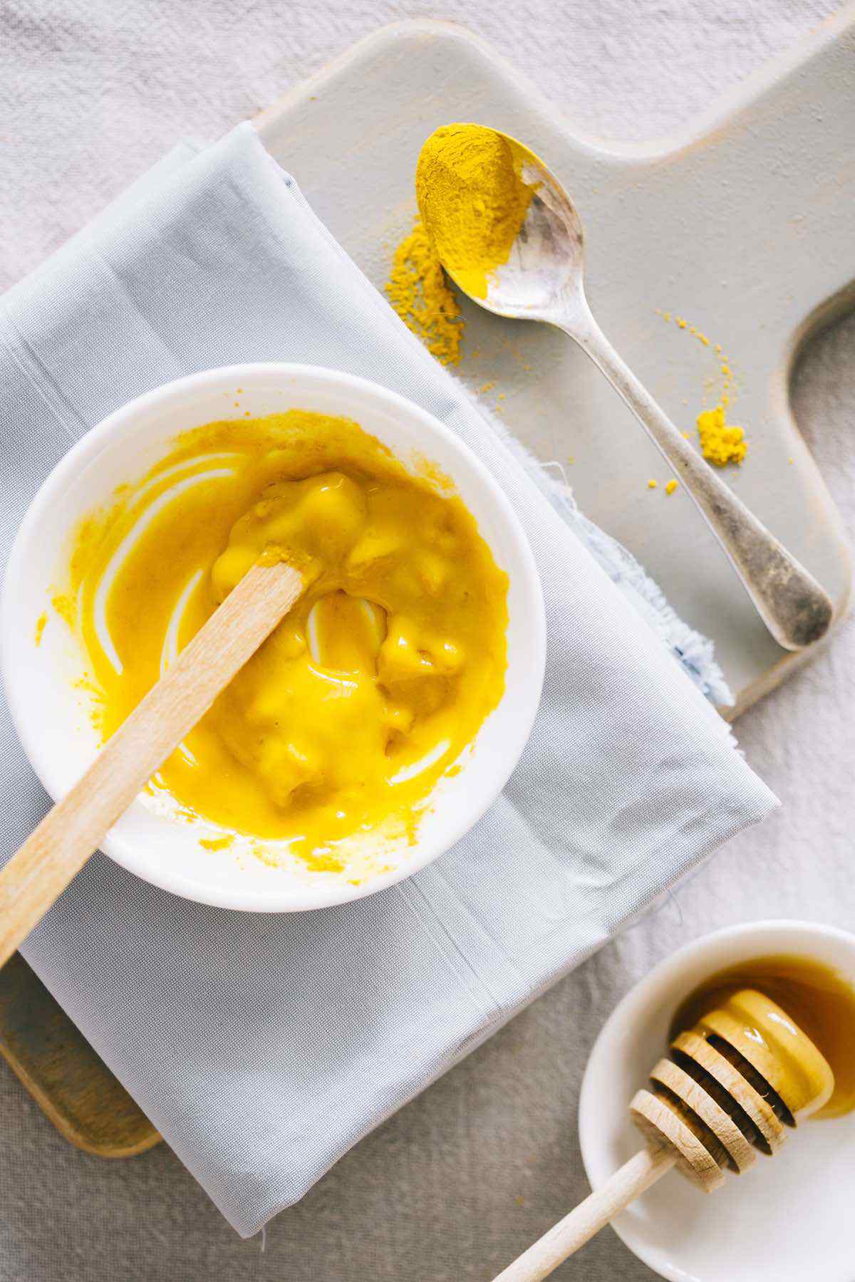 Hydrating Turmeric DIY Face Mask Egg Yolk Honey Olive Oil