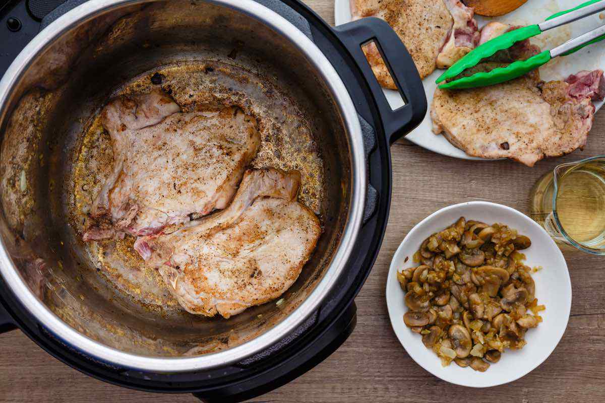 Instant Pot Pork Chops with Creamy Gravy
